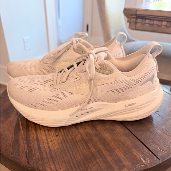 Brooks Shoes - Brooks Women's Cream Glycerine 22 Running Shoes